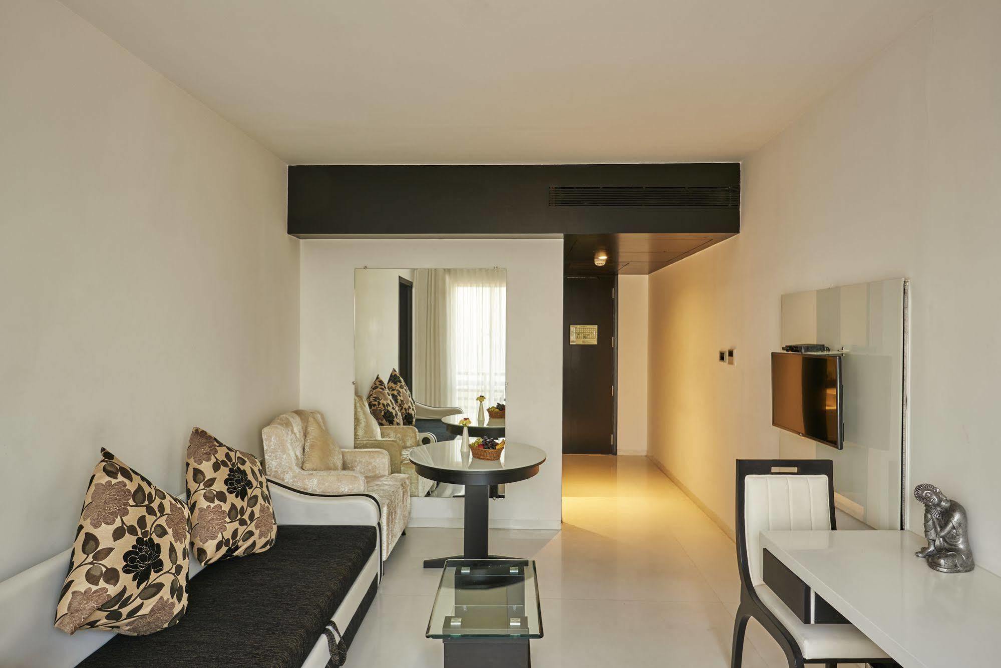 Eskay Resorts Mumbai Bagian luar foto