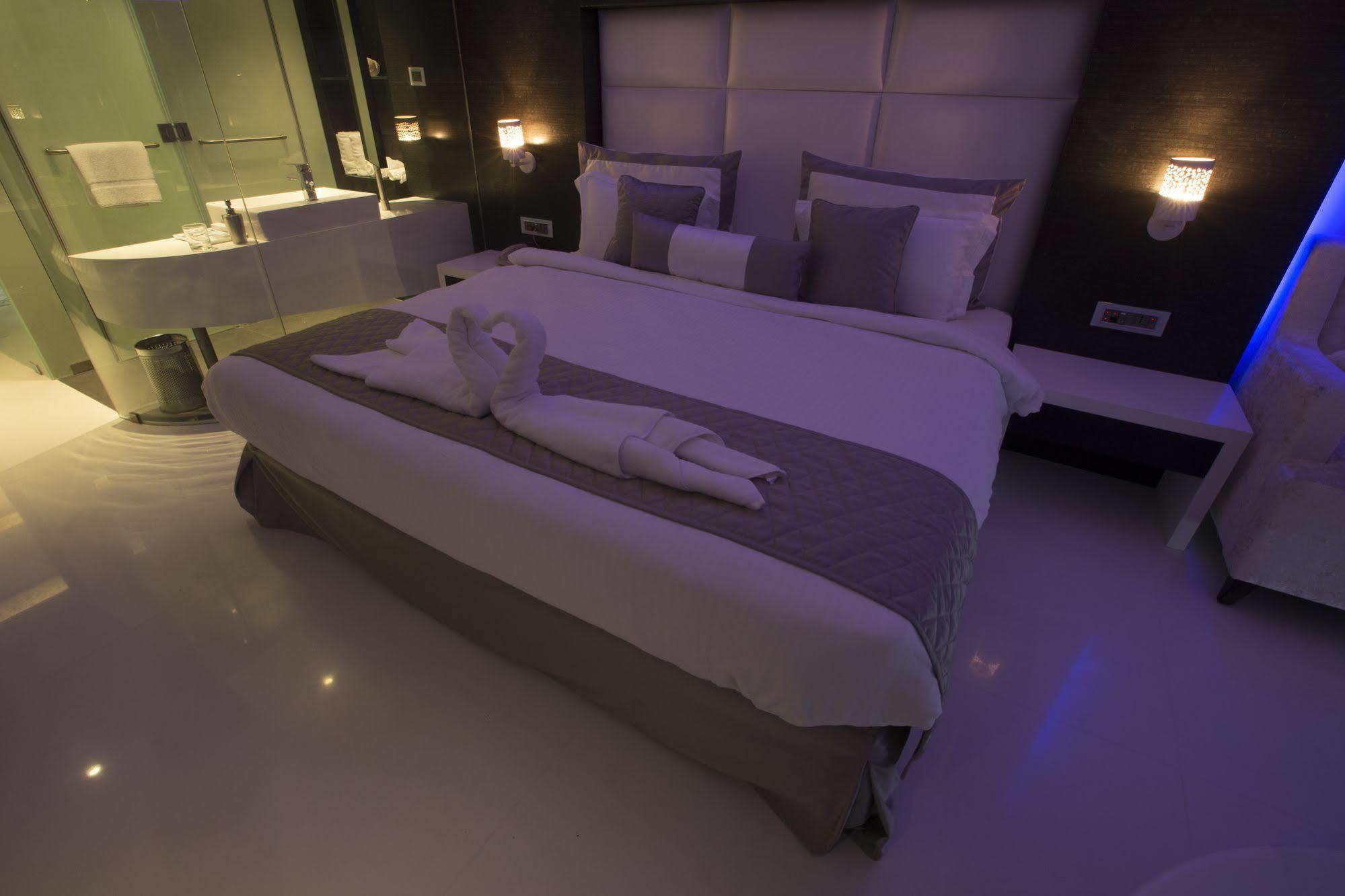 Eskay Resorts Mumbai Bagian luar foto